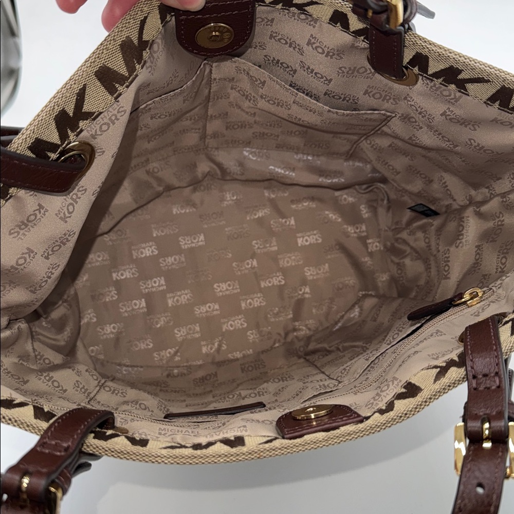 MICHAEL KORS BEIGE BROWN JACQUARD MK SIGNATURE TOTE BAG PURSE NEW - Picture 7 of 9